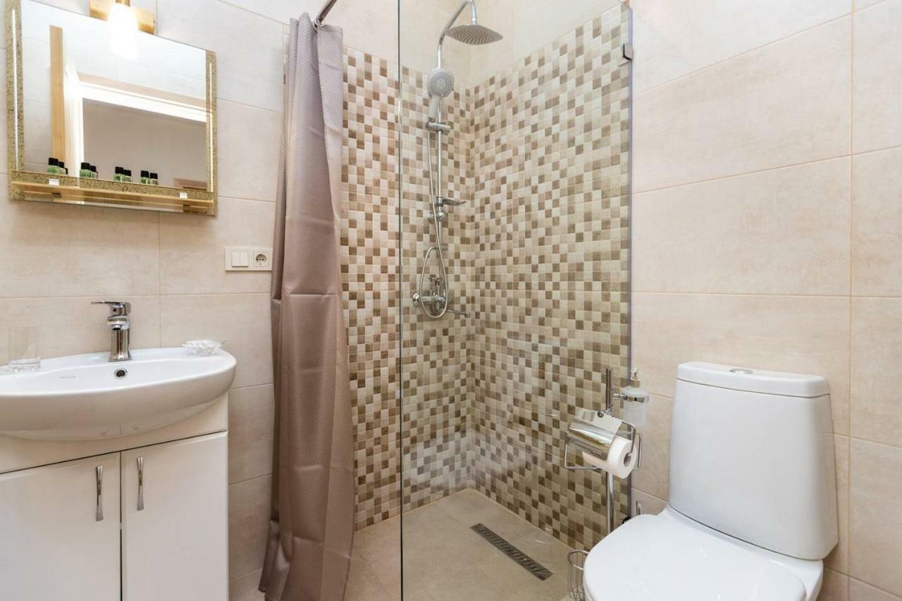 Wehost Stylish Apartment In Old Tbilisi Luaran gambar